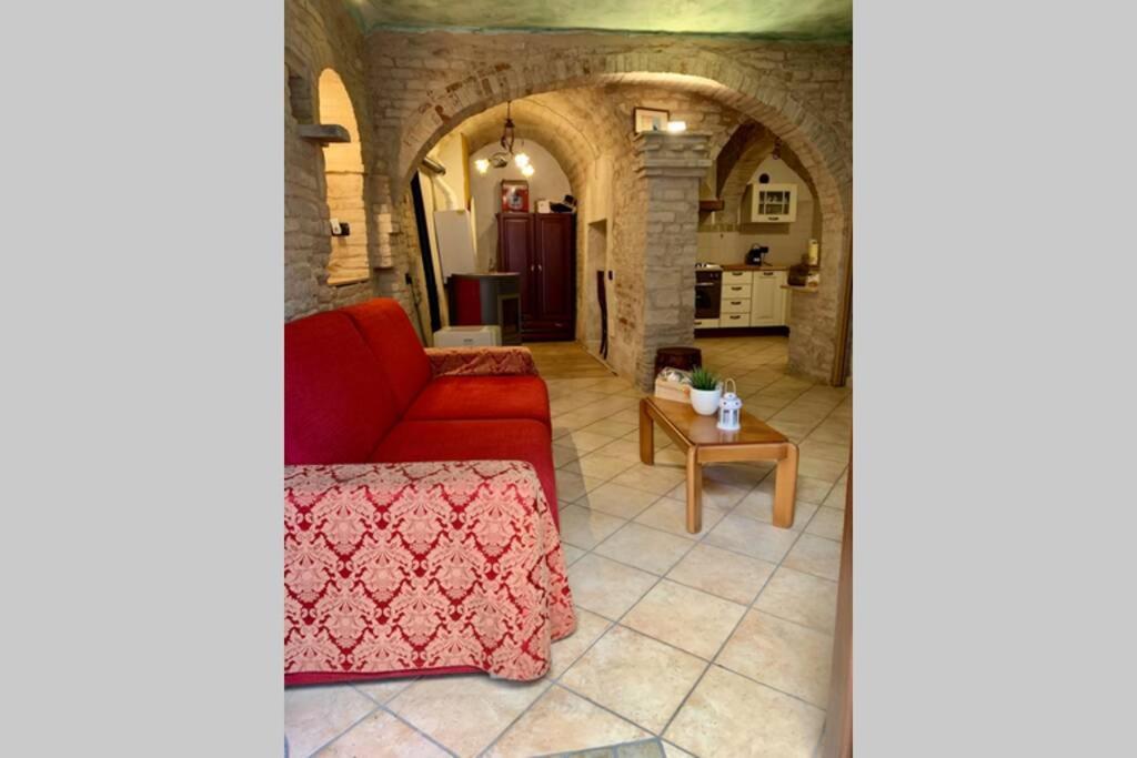 LA GROTTA - CASA CON GROTTA sotterranea Appartamento Monterubbiano Esterno foto