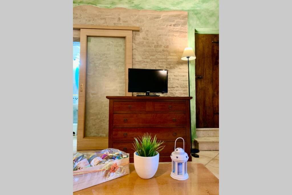 LA GROTTA - CASA CON GROTTA sotterranea Appartamento Monterubbiano Esterno foto